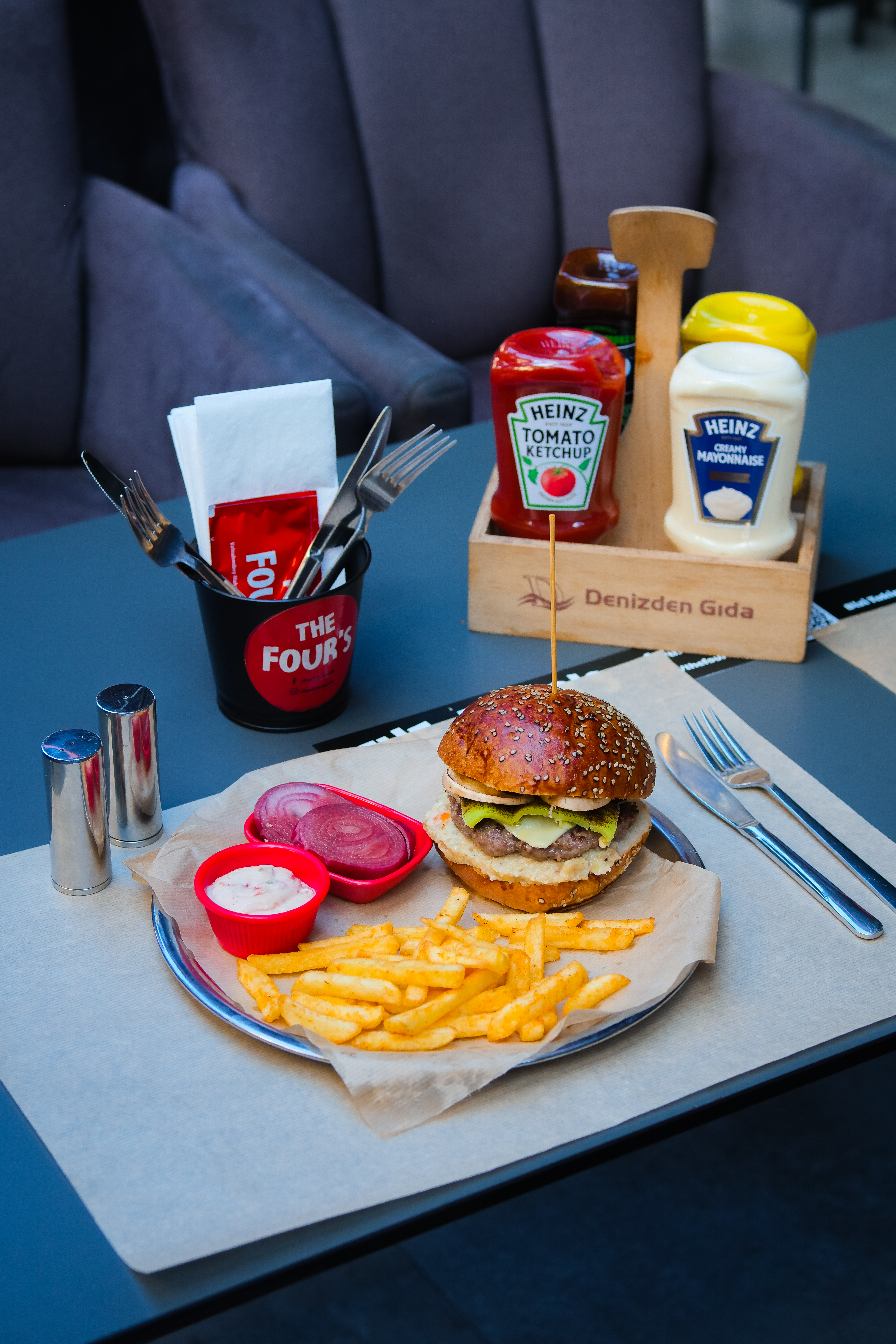 The Four's Pub Atmosfer Görseli