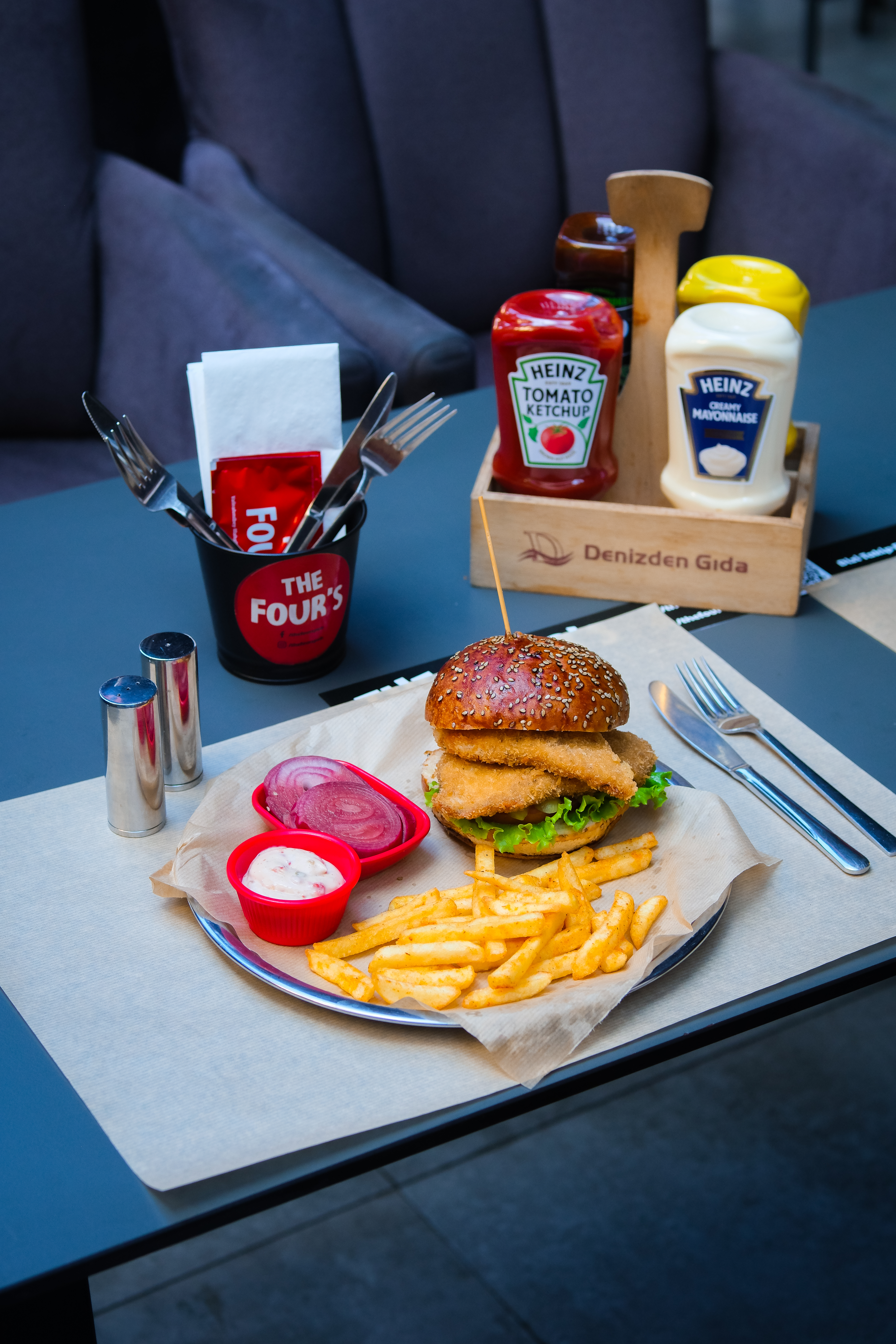 The Four's Pub Atmosfer Görseli